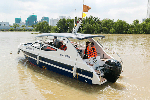 Water-Taxi-tai-Diamond-Island